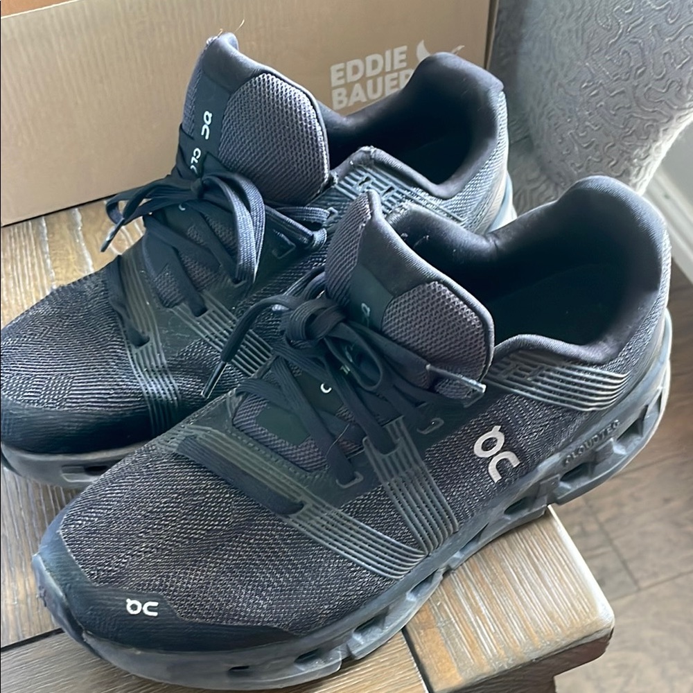 On cloud womens black sneakers